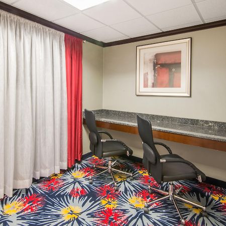 Holiday Inn Express Cleveland Airport - Brook Park, An Ihg Hotel מראה חיצוני תמונה