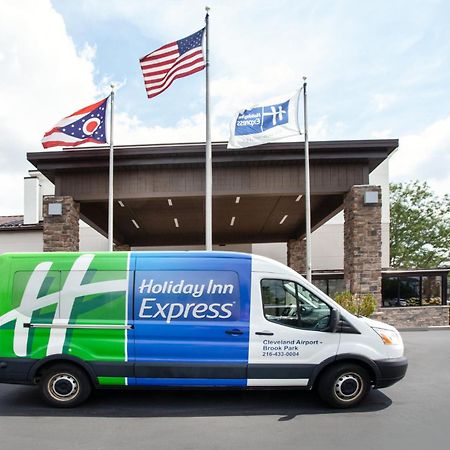 Holiday Inn Express Cleveland Airport - Brook Park, An Ihg Hotel מראה חיצוני תמונה