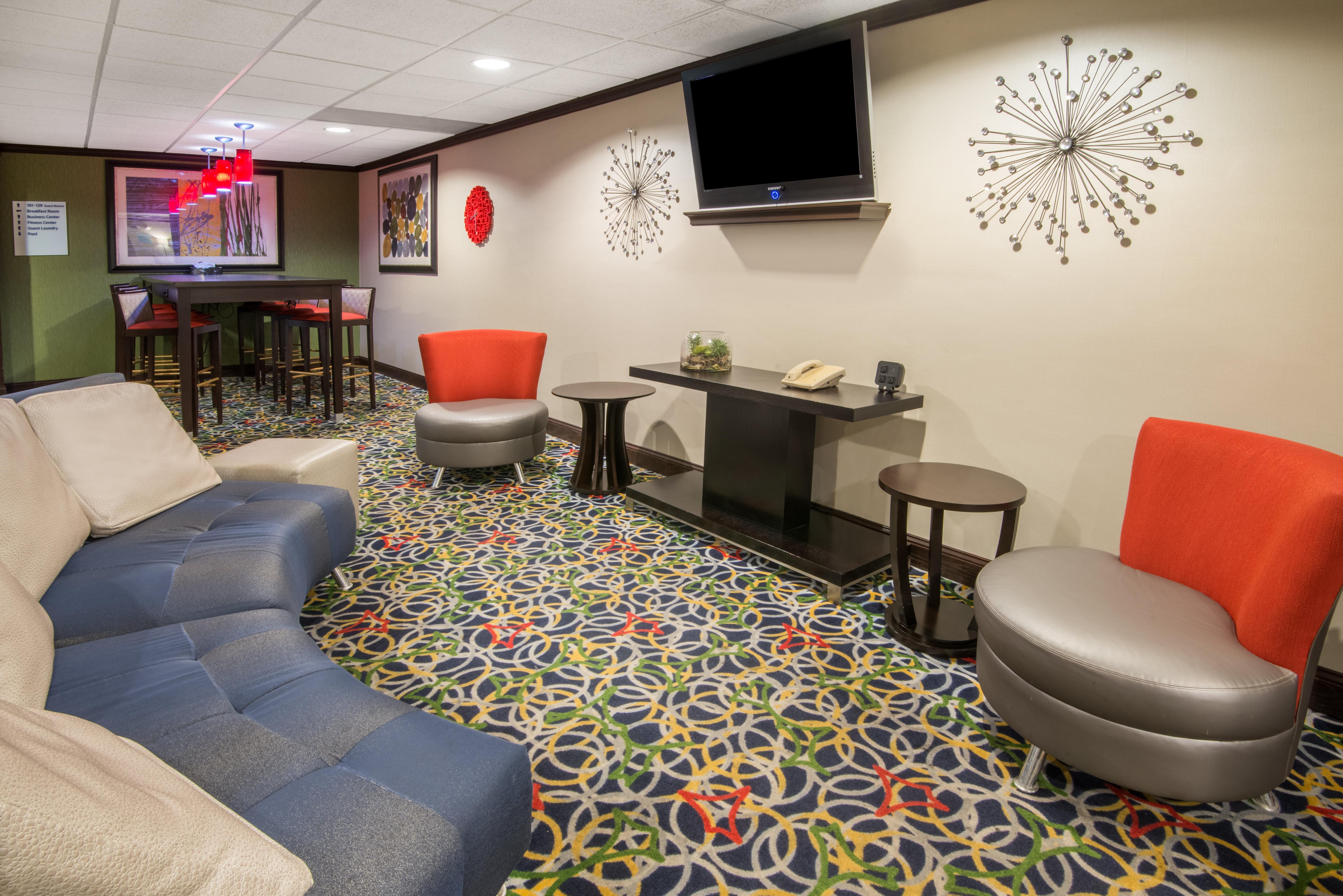 Holiday Inn Express Cleveland Airport - Brook Park, An Ihg Hotel מראה חיצוני תמונה