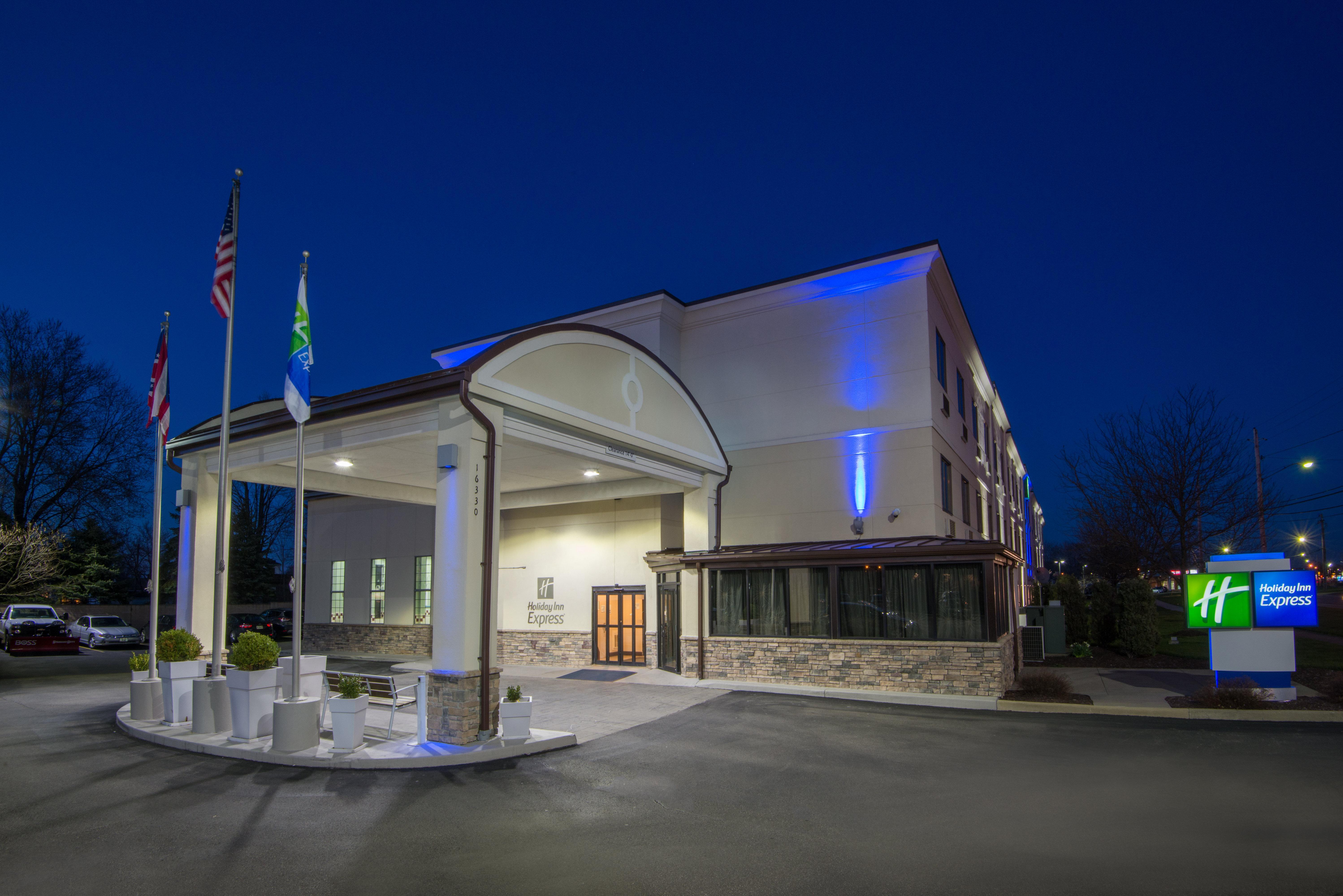 Holiday Inn Express Cleveland Airport - Brook Park, An Ihg Hotel מראה חיצוני תמונה