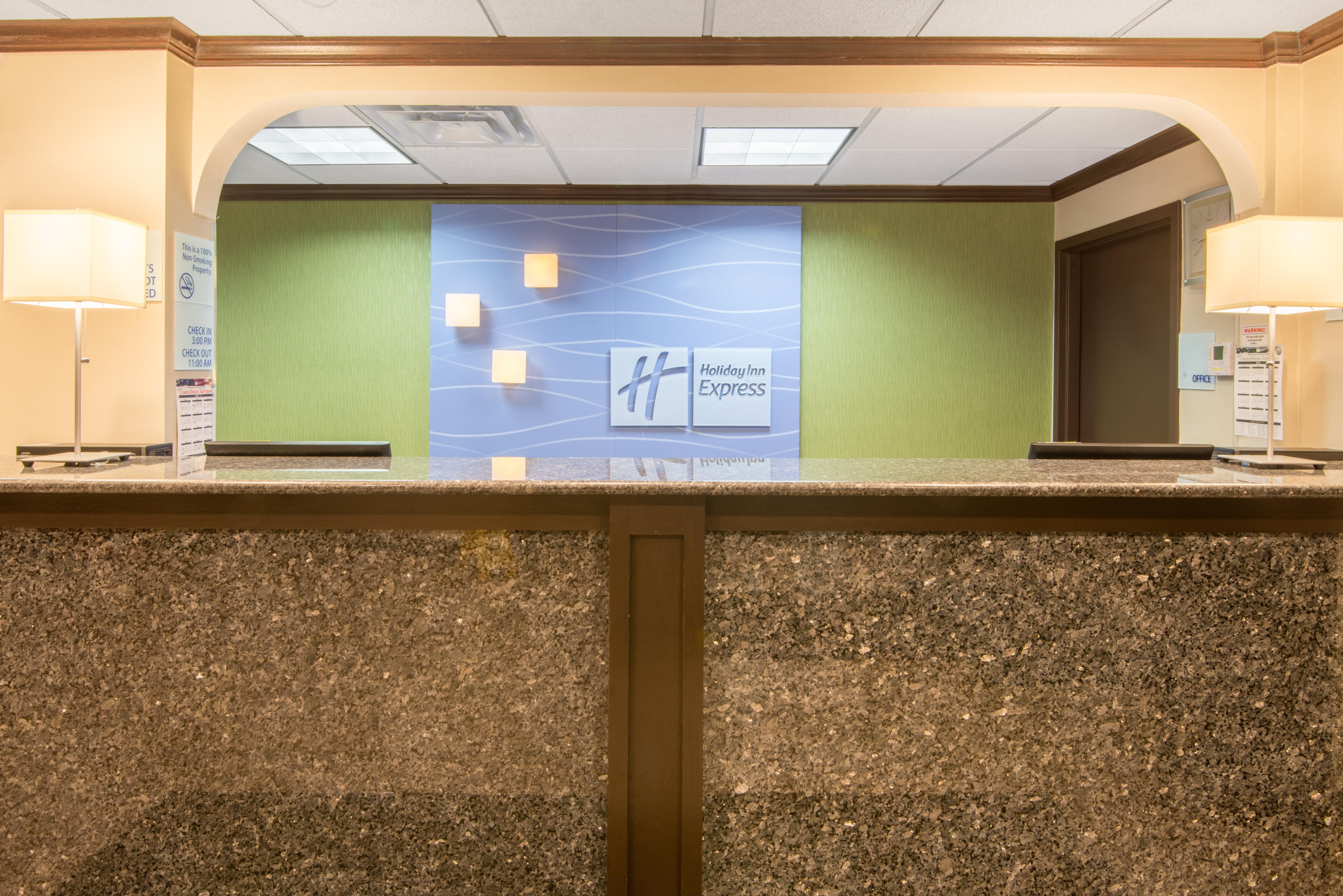 Holiday Inn Express Cleveland Airport - Brook Park, An Ihg Hotel מראה חיצוני תמונה