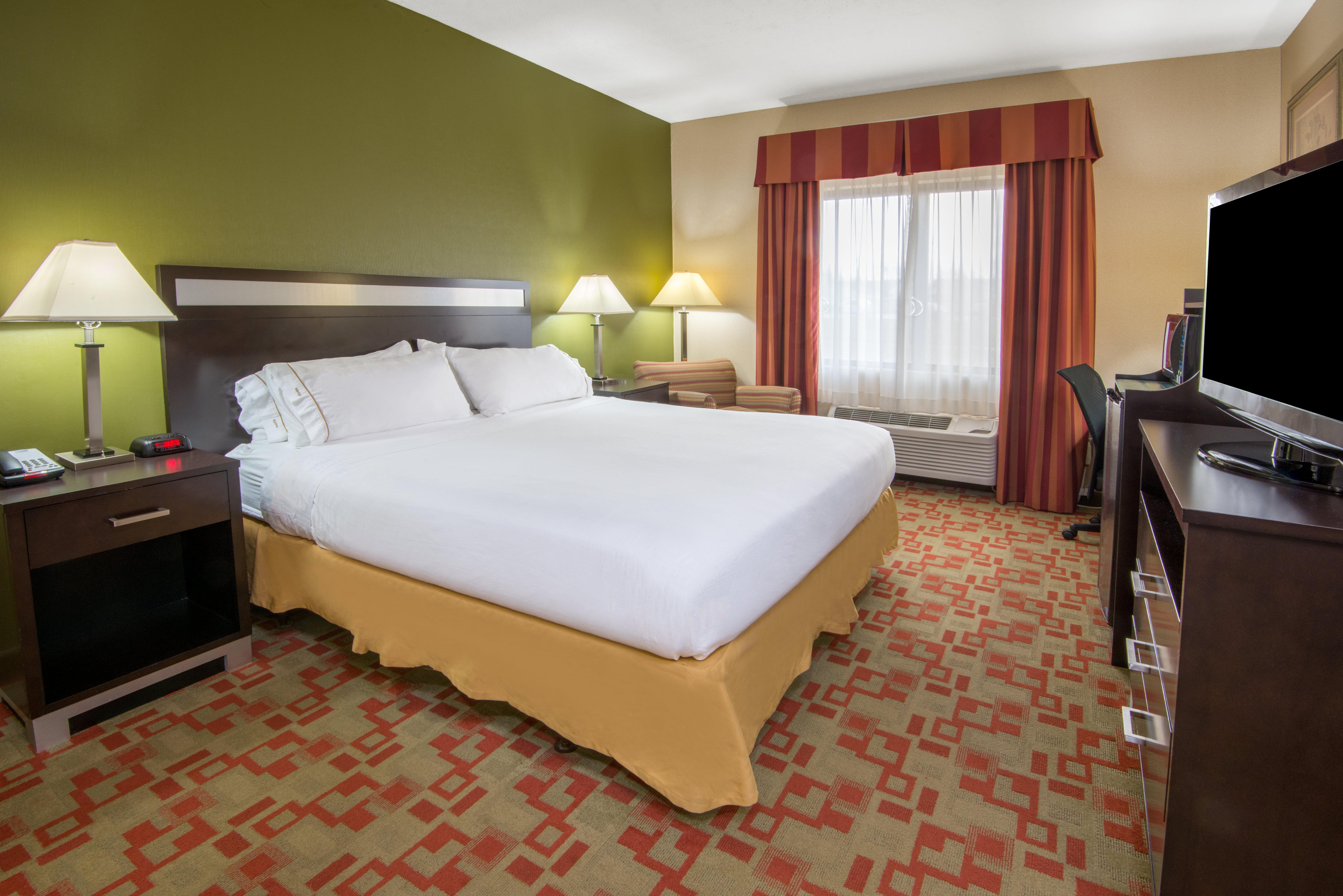 Holiday Inn Express Cleveland Airport - Brook Park, An Ihg Hotel מראה חיצוני תמונה