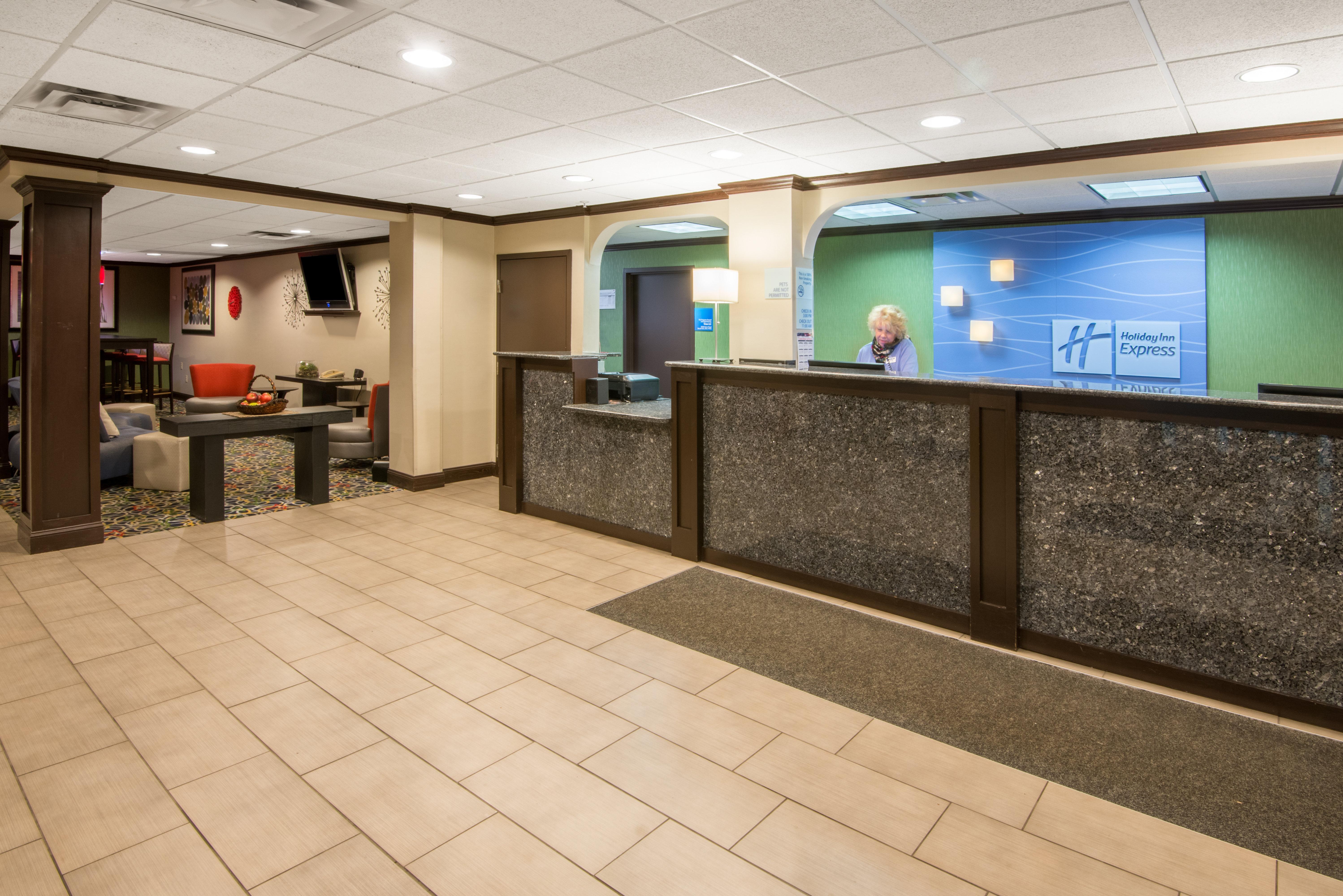 Holiday Inn Express Cleveland Airport - Brook Park, An Ihg Hotel מראה חיצוני תמונה