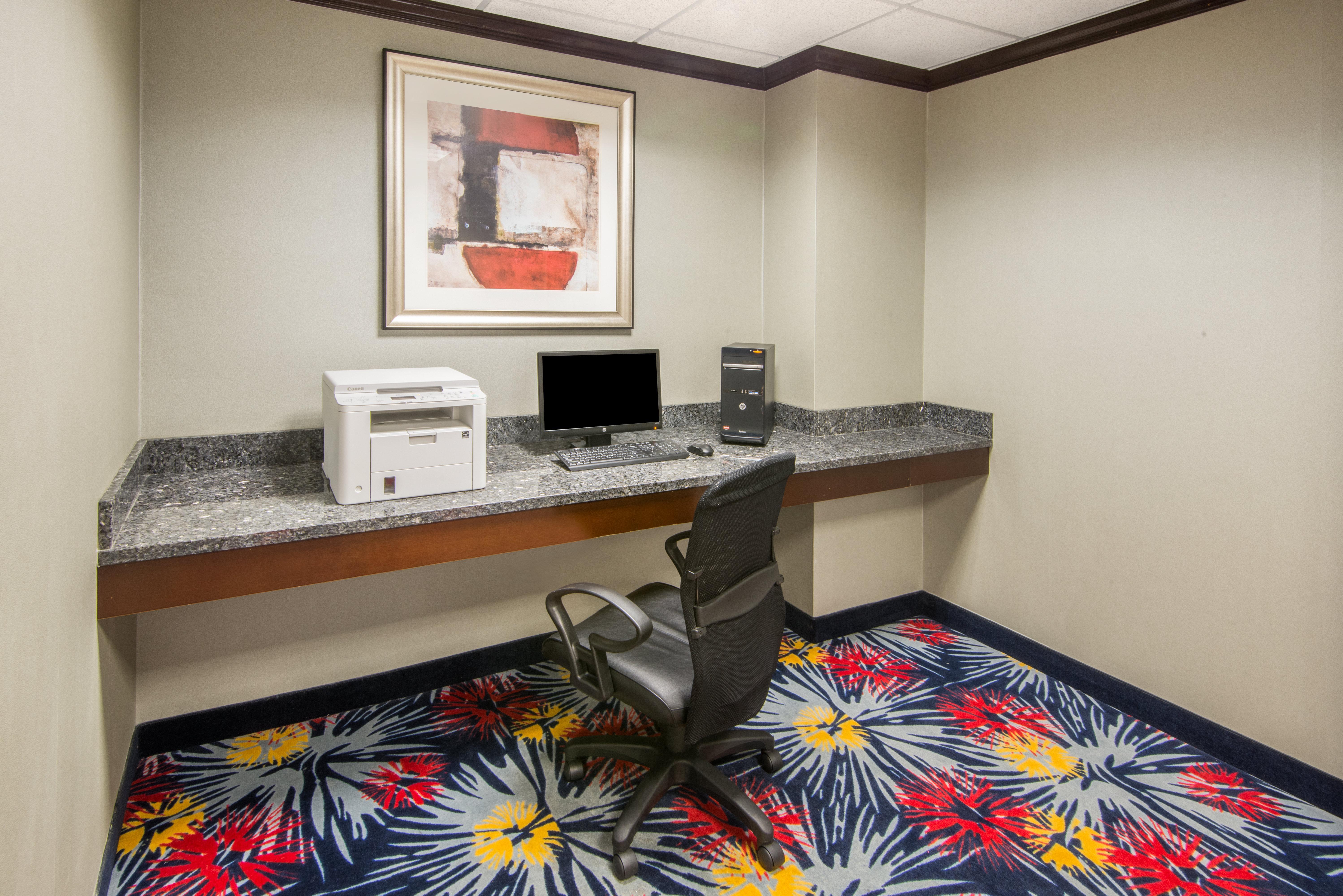 Holiday Inn Express Cleveland Airport - Brook Park, An Ihg Hotel מראה חיצוני תמונה