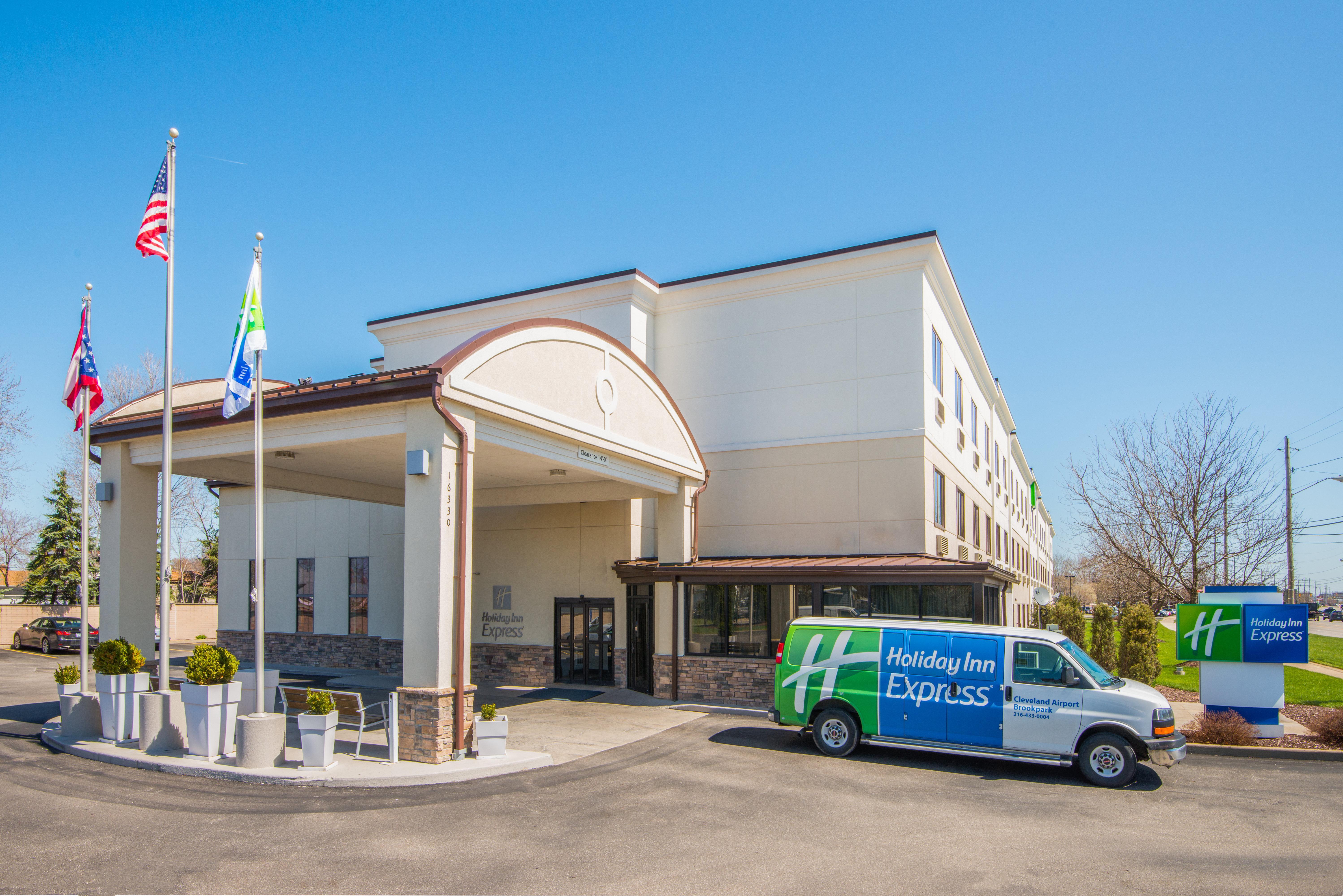 Holiday Inn Express Cleveland Airport - Brook Park, An Ihg Hotel מראה חיצוני תמונה