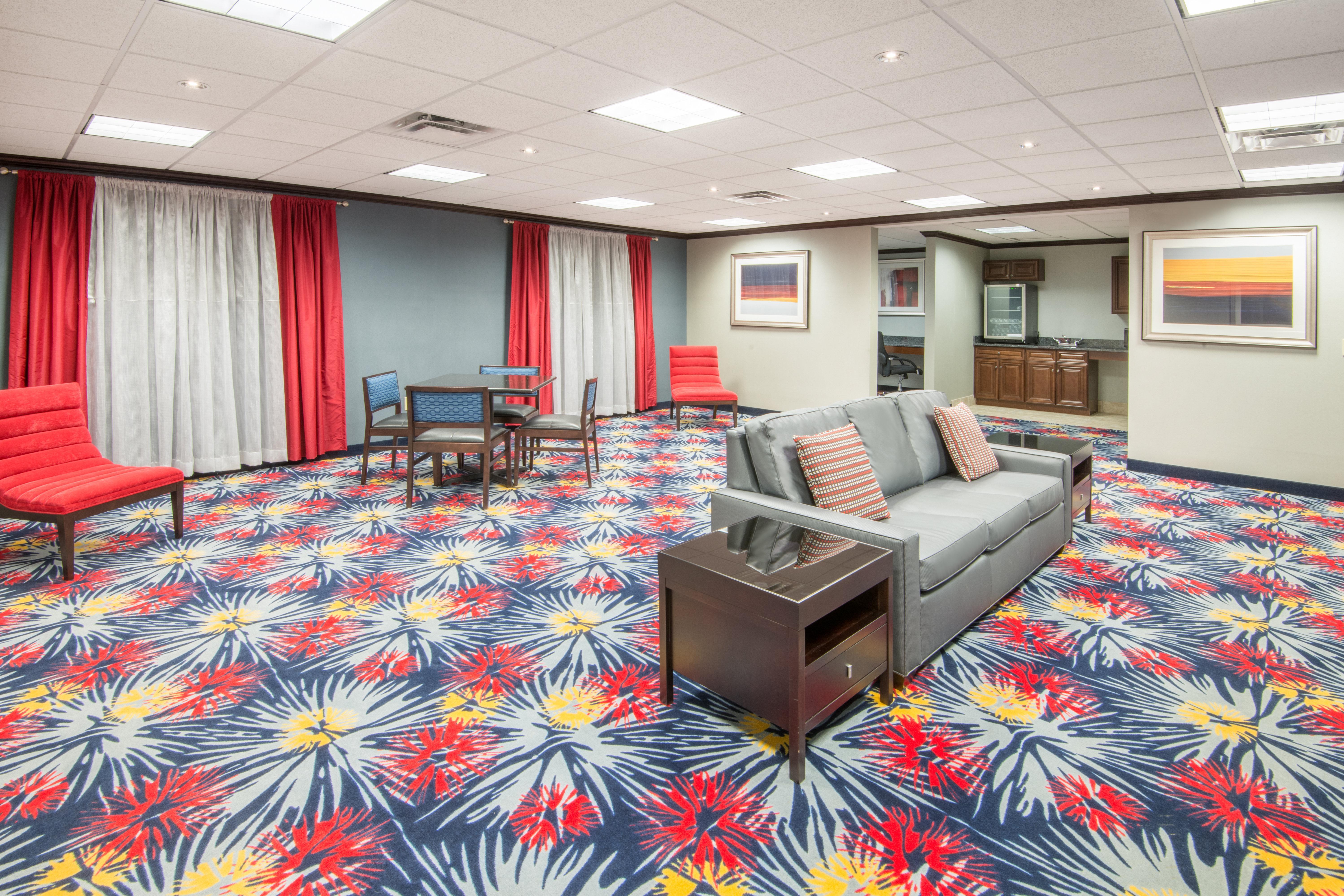 Holiday Inn Express Cleveland Airport - Brook Park, An Ihg Hotel מראה חיצוני תמונה