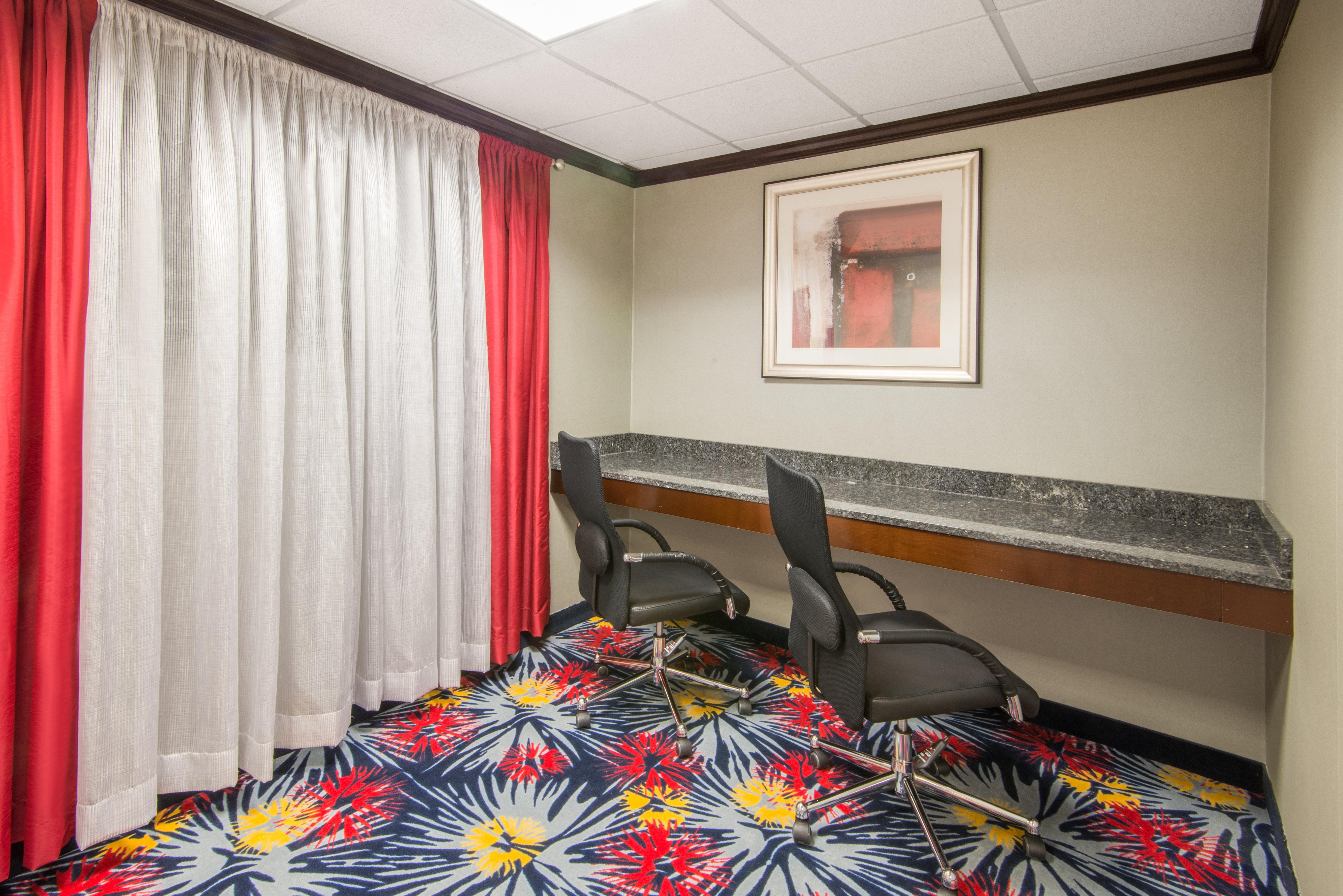 Holiday Inn Express Cleveland Airport - Brook Park, An Ihg Hotel מראה חיצוני תמונה