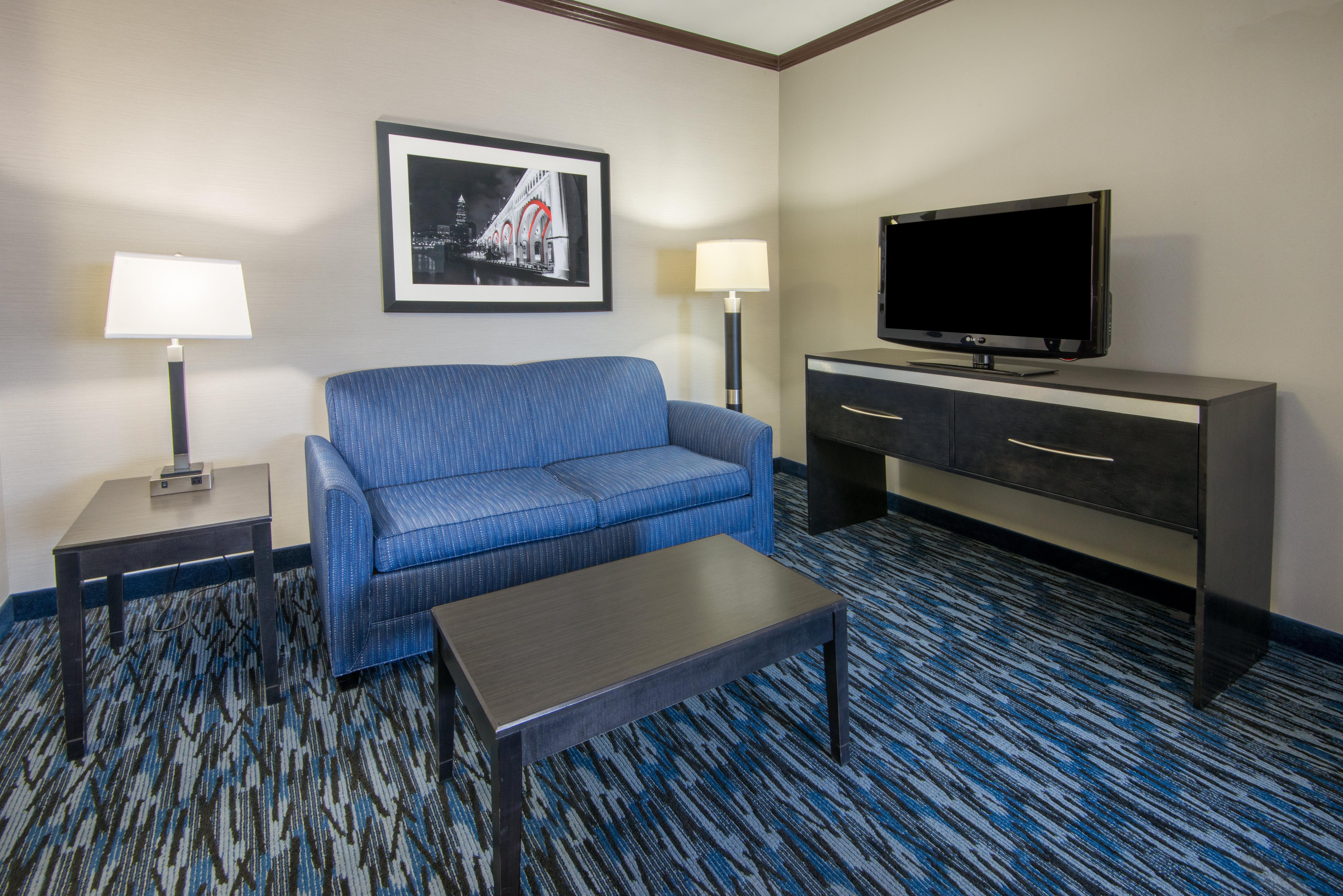 Holiday Inn Express Cleveland Airport - Brook Park, An Ihg Hotel מראה חיצוני תמונה