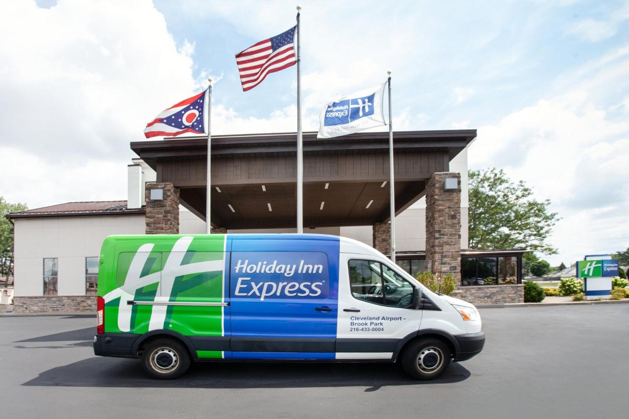 Holiday Inn Express Cleveland Airport - Brook Park, An Ihg Hotel מראה חיצוני תמונה