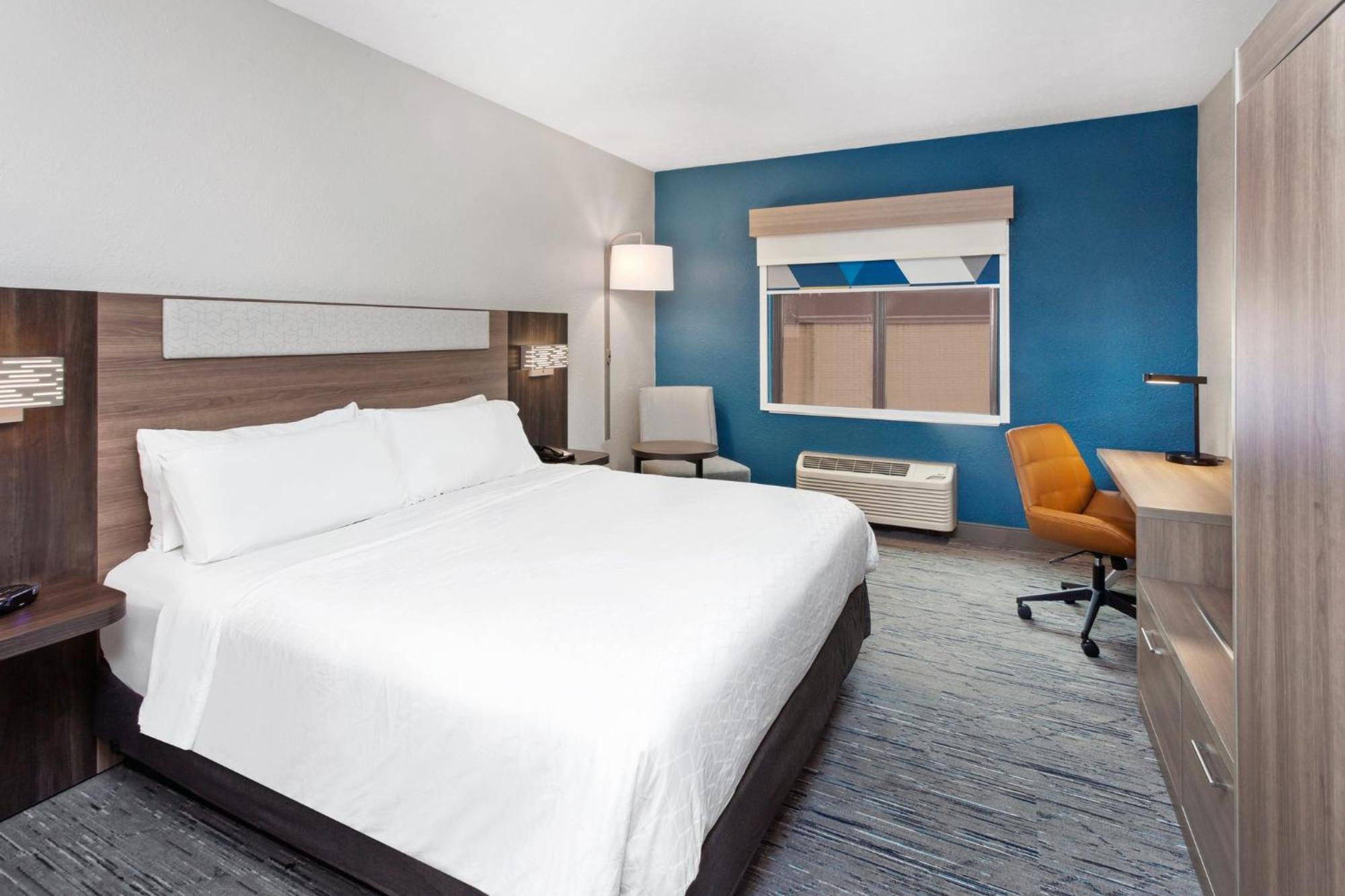 Holiday Inn Express Cleveland Airport - Brook Park, An Ihg Hotel מראה חיצוני תמונה